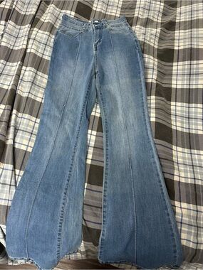 Women’s Forever 21 Blue Flare Jeans - Classic Denim Flared Leg size 6